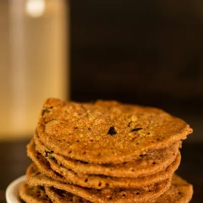 Baked bajra pudina mathri