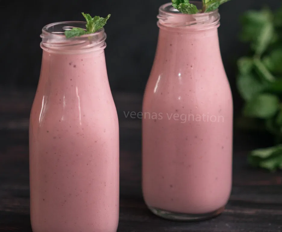 Apple Almond Strawberry Smoothie - Veenas Vegnation
