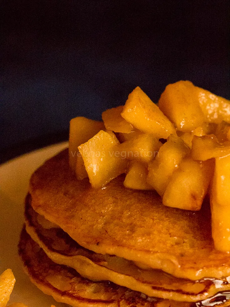 Eggless banana apple cider pancakes - Veenas Vegnation