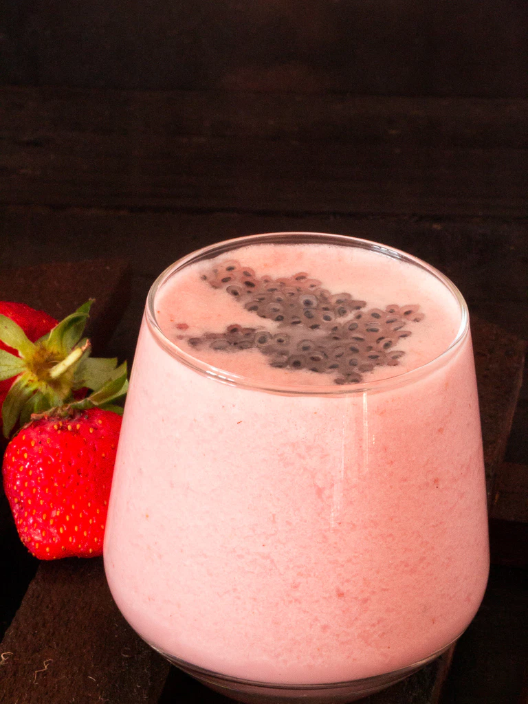 Easy Strawberry Smoothie With Almond Milk - Veenas Vegnation